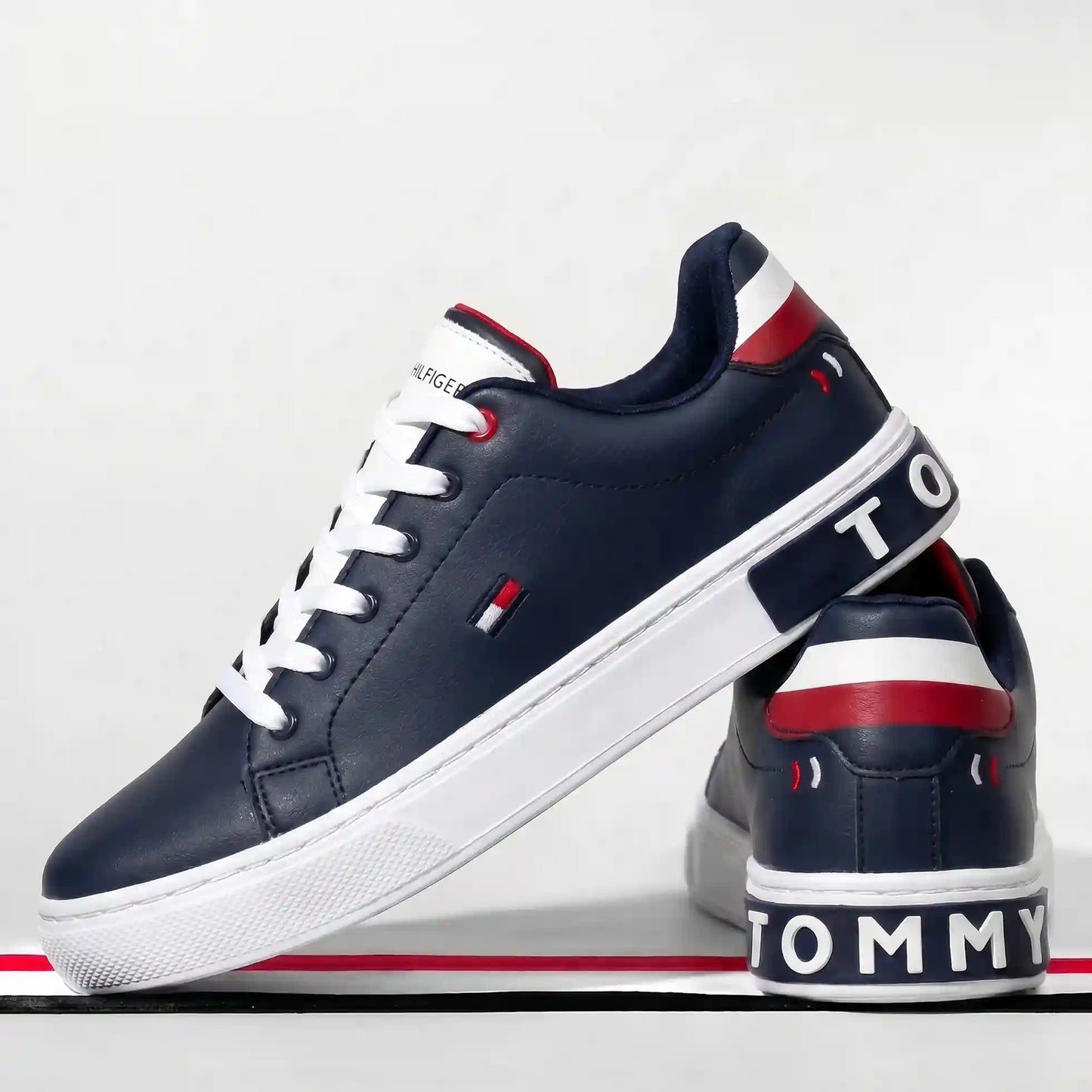 Tenis Tommy letras
